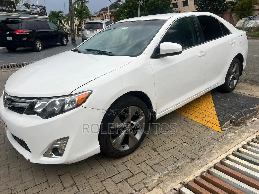 Toyota Camry LE 4dr Sedan (2.5L 4cyl 6A) 2013 White