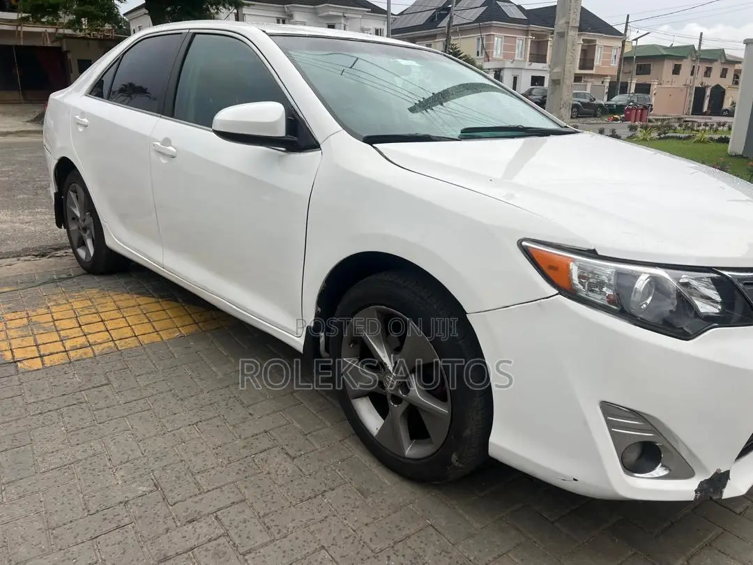 Toyota Camry LE 4dr Sedan (2.5L 4cyl 6A) 2013 White