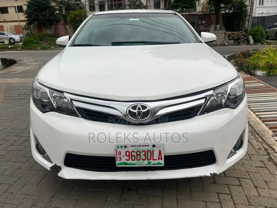 Toyota Camry LE 4dr Sedan (2.5L 4cyl 6A) 2013 White