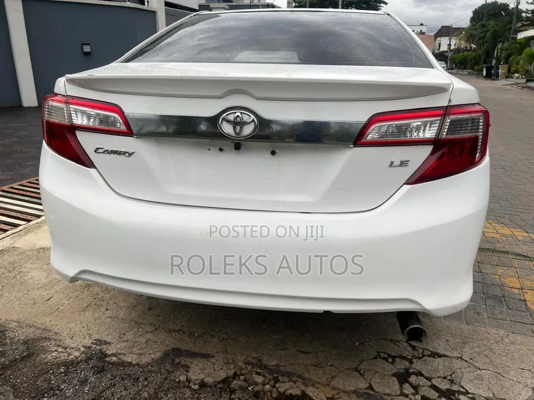 Toyota Camry LE 4dr Sedan (2.5L 4cyl 6A) 2013 White