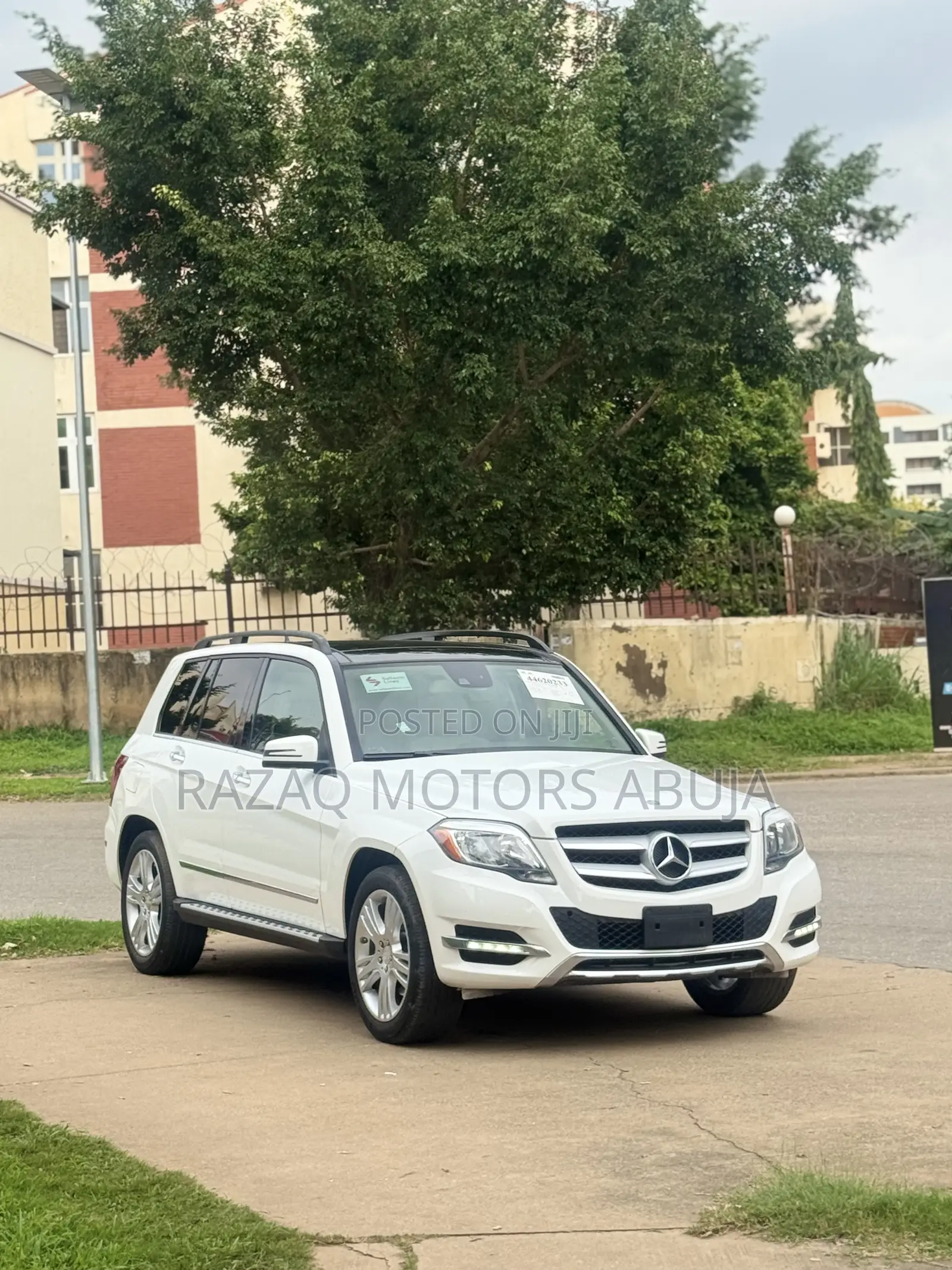 Mercedes-Benz GLK-Class Base GLK 350 4dr AWD 4MATIC (3.5L 6cyl 7A) 2015