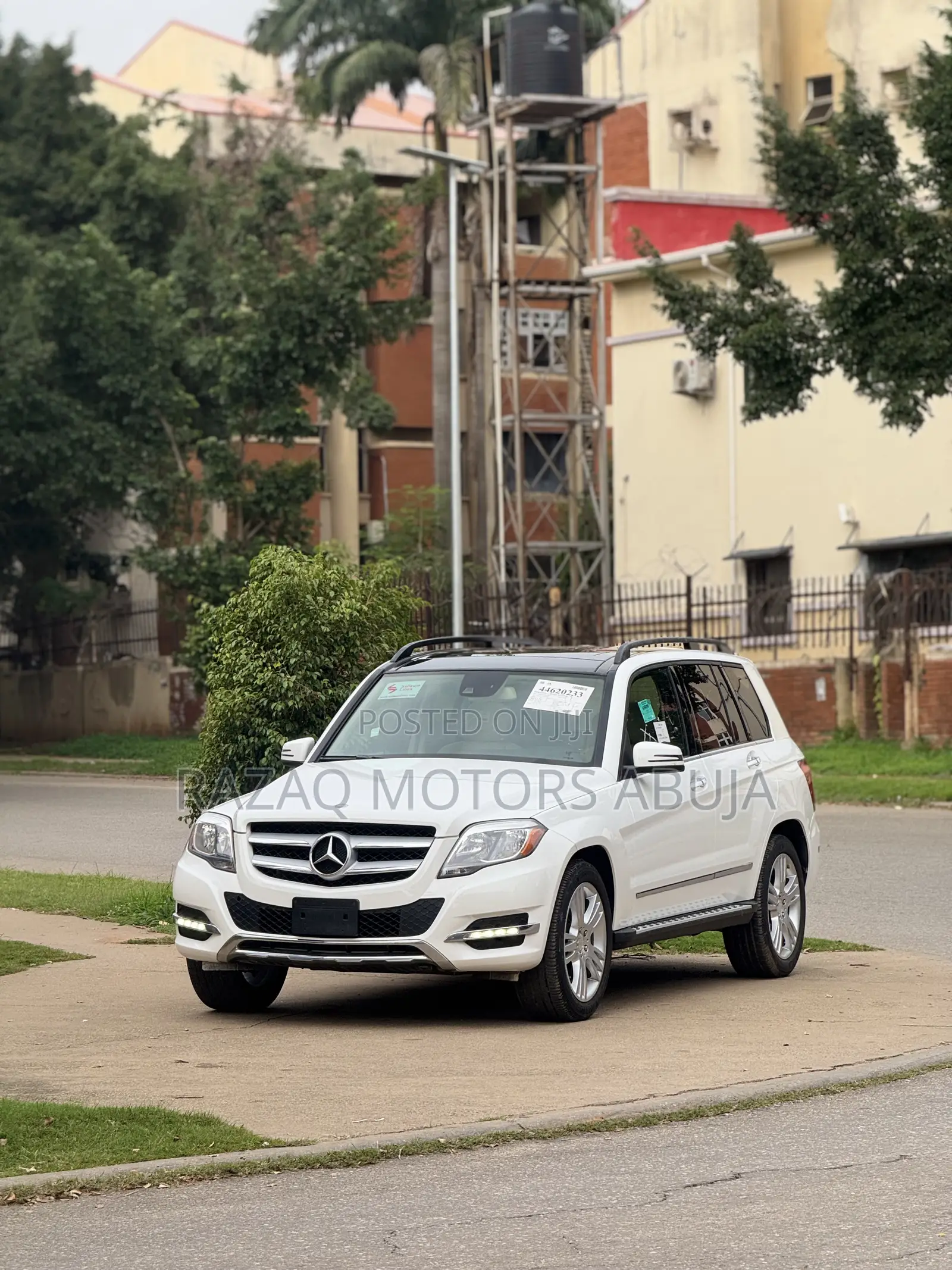 Mercedes-Benz GLK-Class Base GLK 350 4dr AWD 4MATIC (3.5L 6cyl 7A) 2015