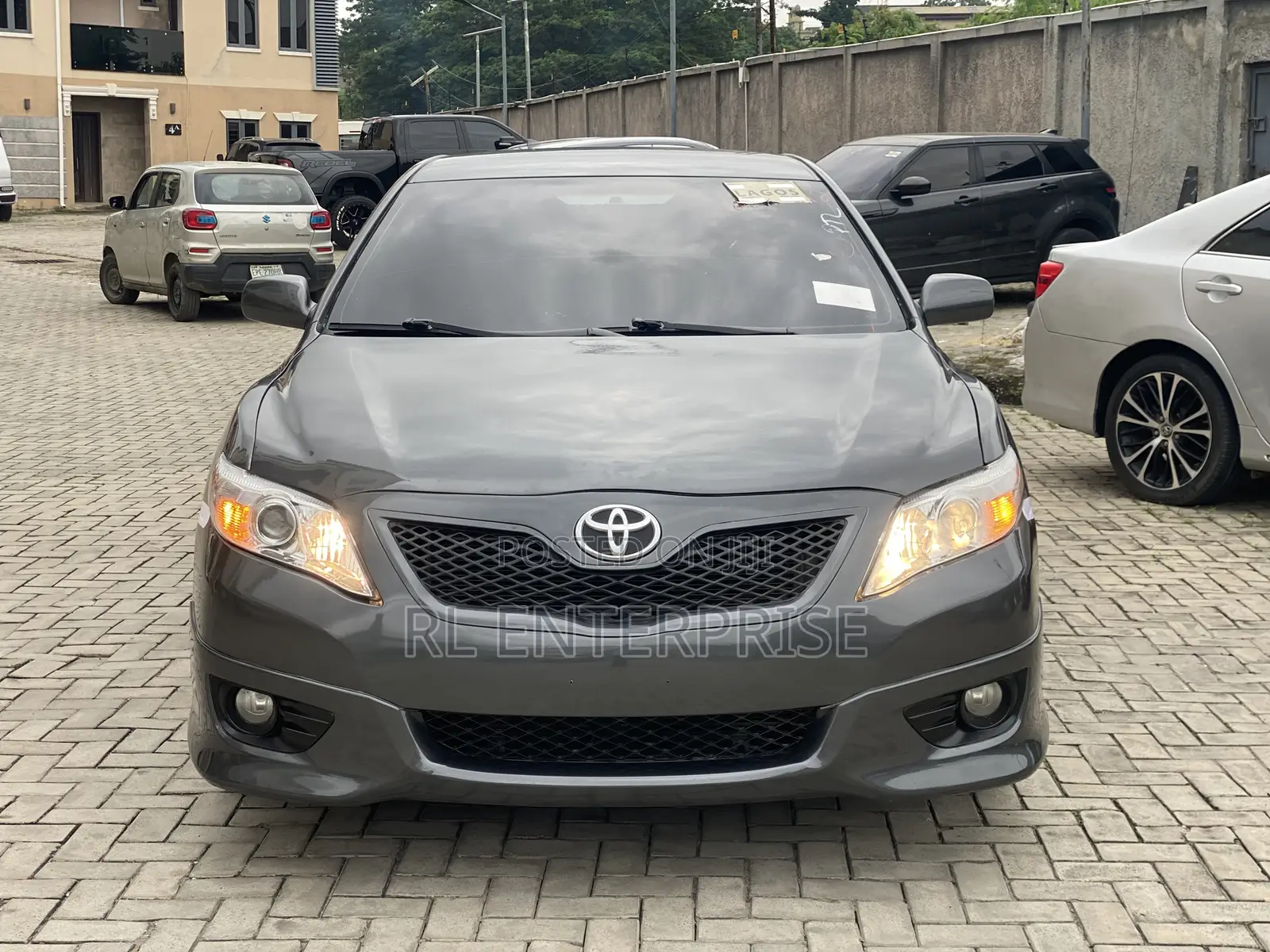 Toyota Camry SE 4dr Sedan (2.5L 4cyl 6AM) 2010 Gray