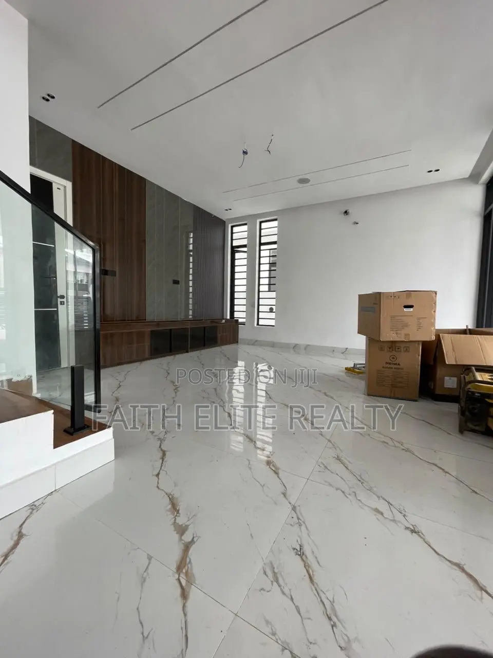 5bdrm House in Chevron for sale
