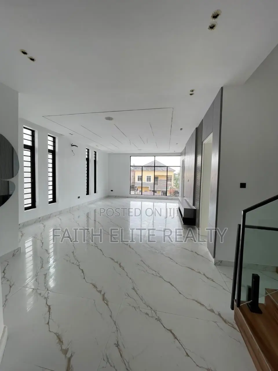 5bdrm House in Chevron for sale