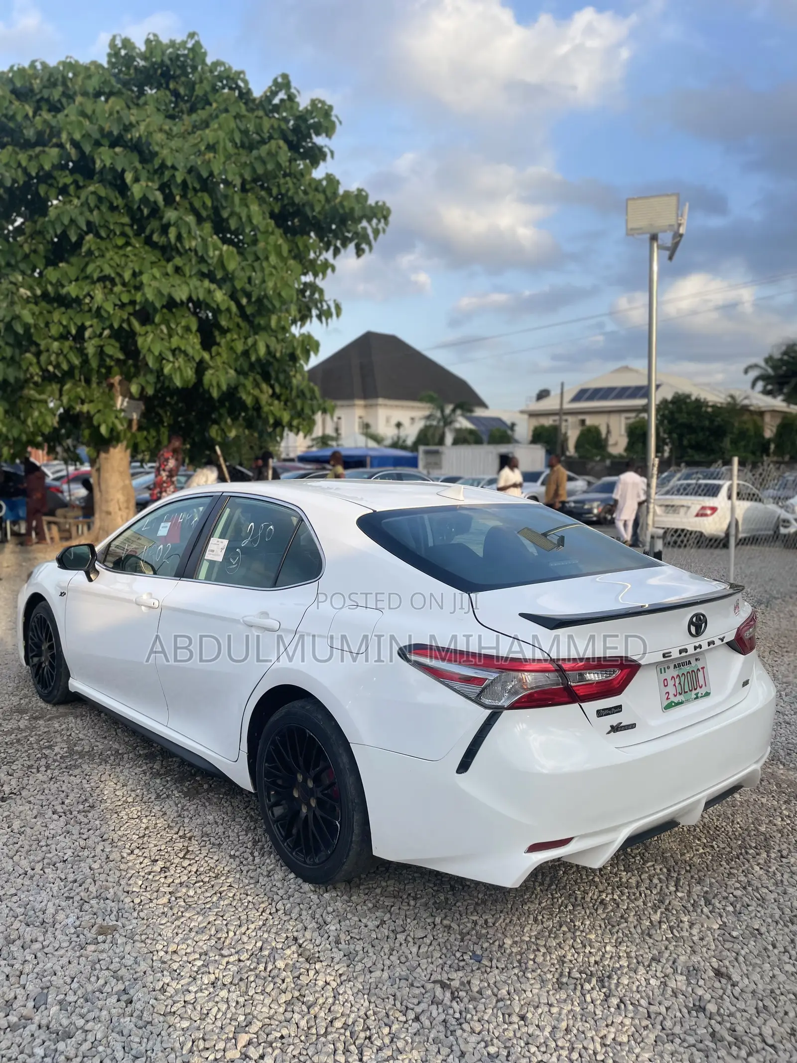 Toyota Camry SE (2.5L 4cyl 8A) 2019 White