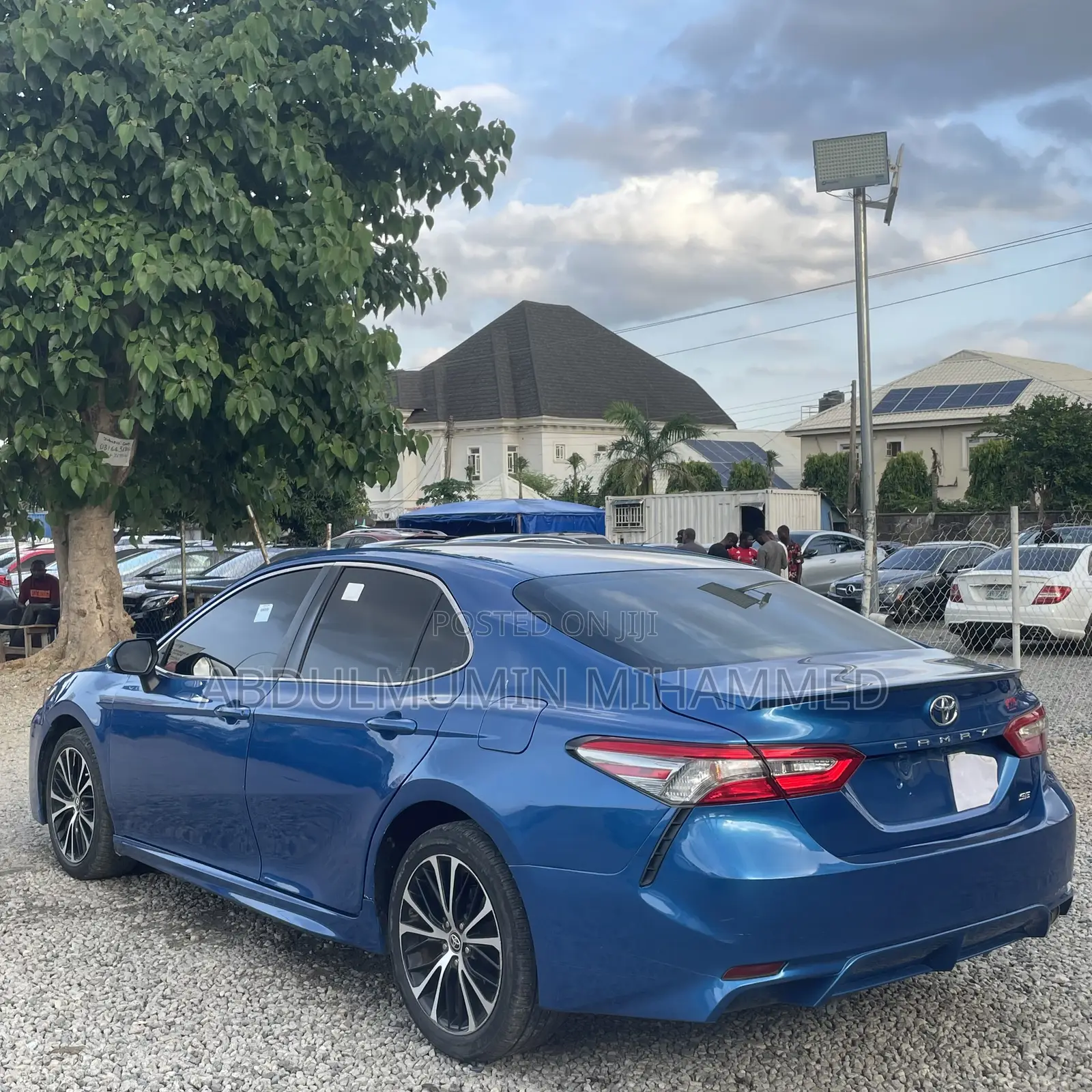 Toyota Camry SE FWD (2.5L 4cyl 8AM) 2018 Blue