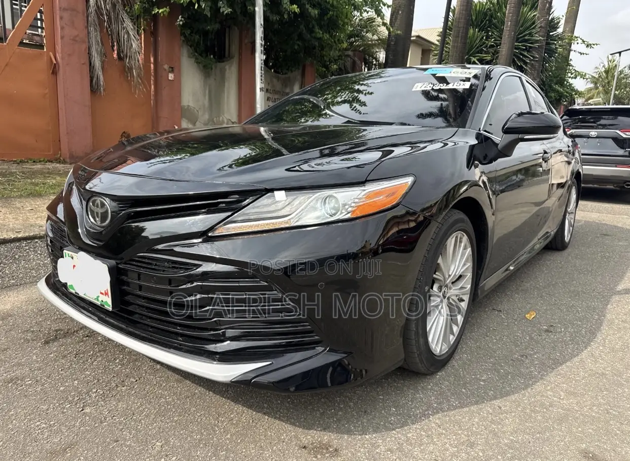 Toyota Camry XLE FWD (2.5L 4cyl 8AM) 2018 Black