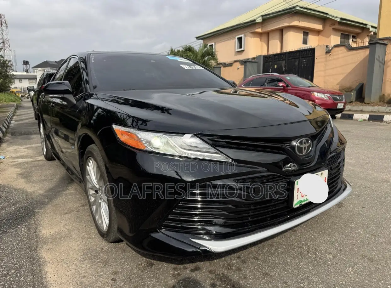 Toyota Camry XLE FWD (2.5L 4cyl 8AM) 2018 Black