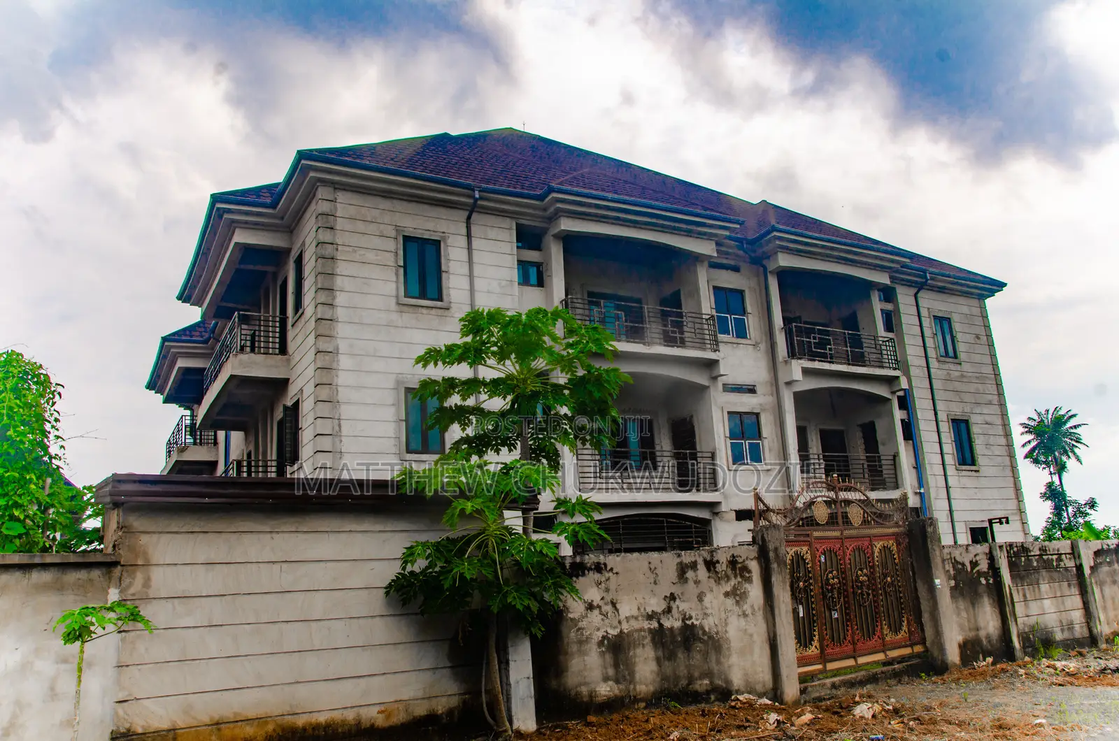 20bdrm House in Awka for sale