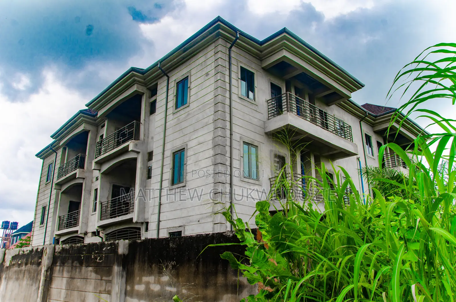 20bdrm House in Awka for sale