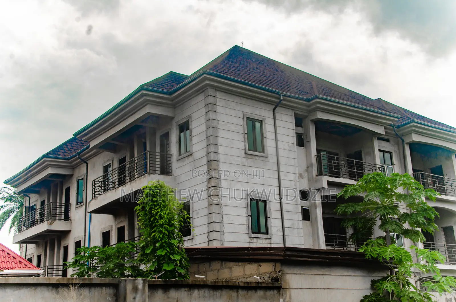 20bdrm House in Awka for sale