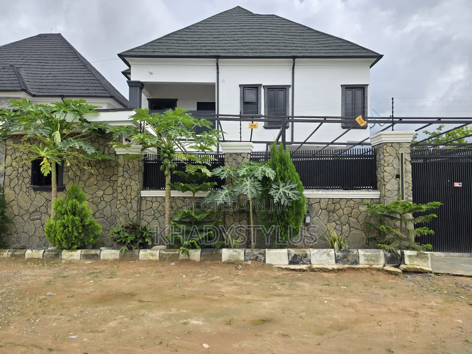 3bdrm Duplex in Ushafa for sale