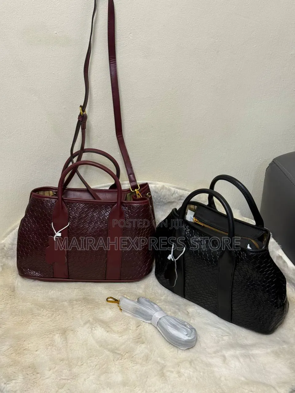 Signature Croc Textured Ladies’ Handbag — Model
687
