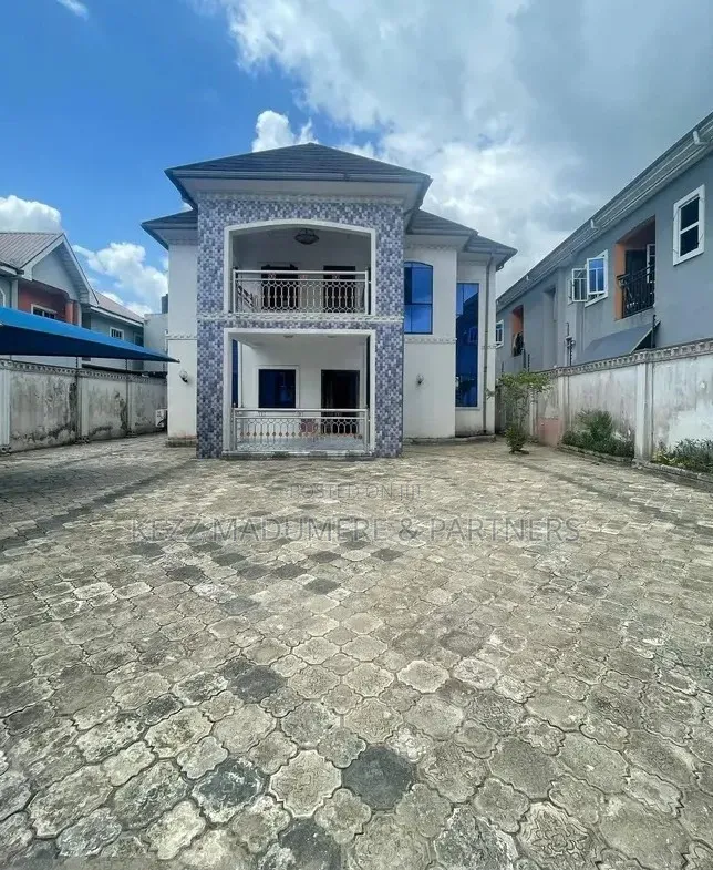 5bdrm Duplex in Gated Estate for sale