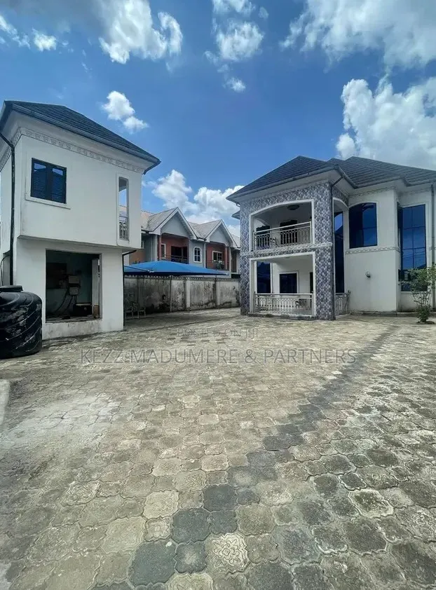 5bdrm Duplex in Gated Estate for sale