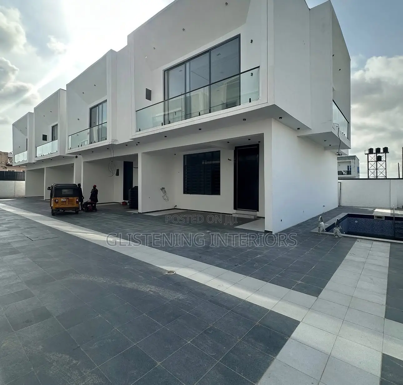 Balcony Handrail 10mm Tempered Plain Glass