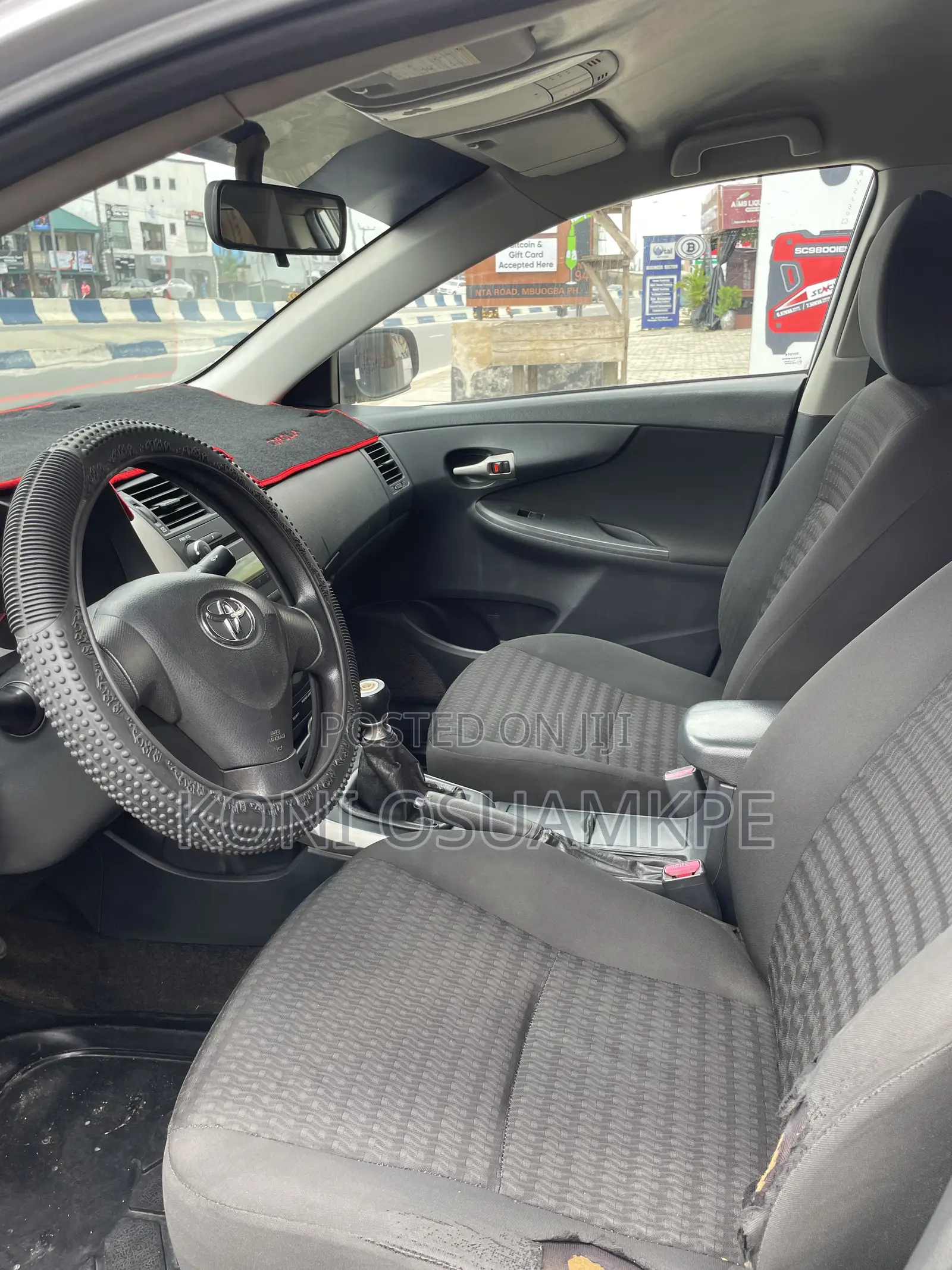 Toyota Corolla Base 4dr Sedan (1.8L 4cyl 5M) 2010 Silver