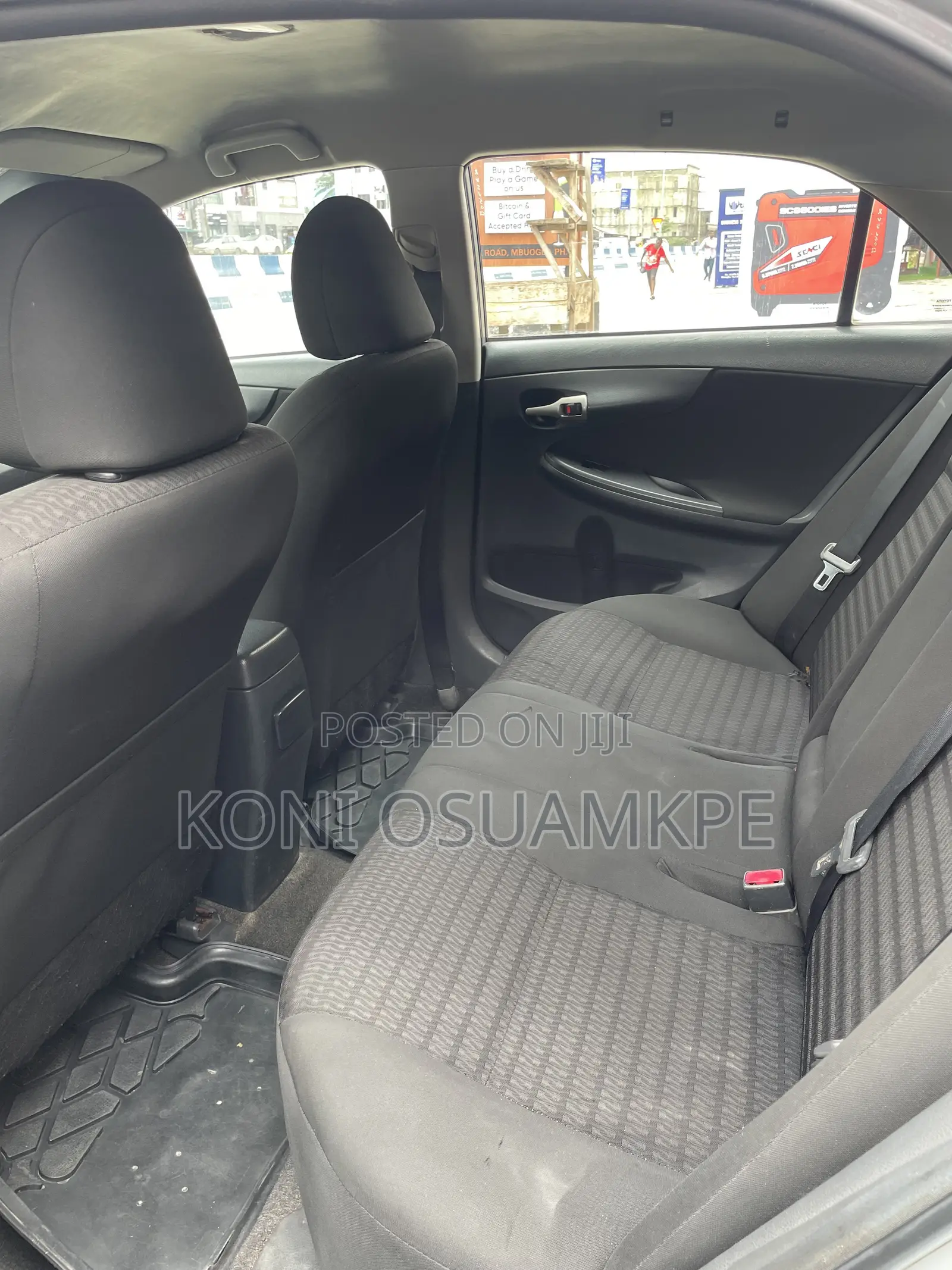 Toyota Corolla Base 4dr Sedan (1.8L 4cyl 5M) 2010 Silver