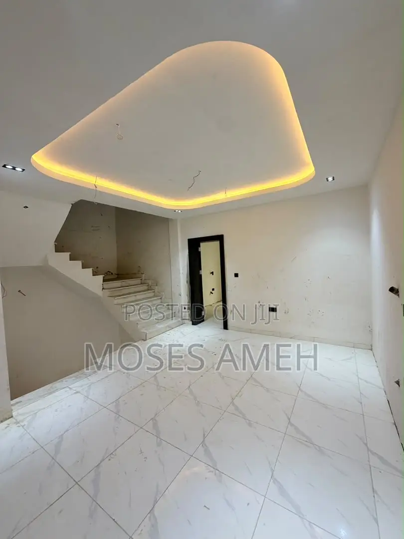 4bdrm Townhouse/Terrace in Wuye for sale