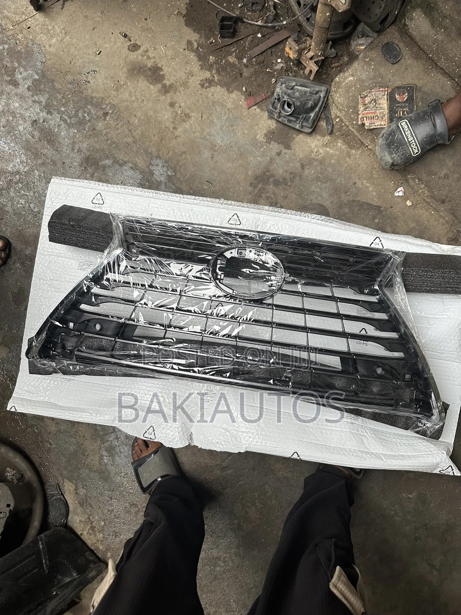 Lexus NX200t 2017 Front Grill – Genuine OEM, Very Neat