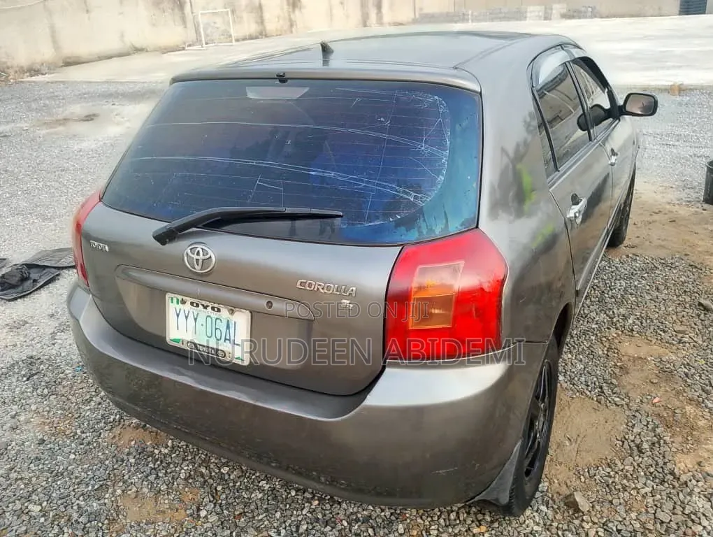 Toyota Corolla 2005 Gray