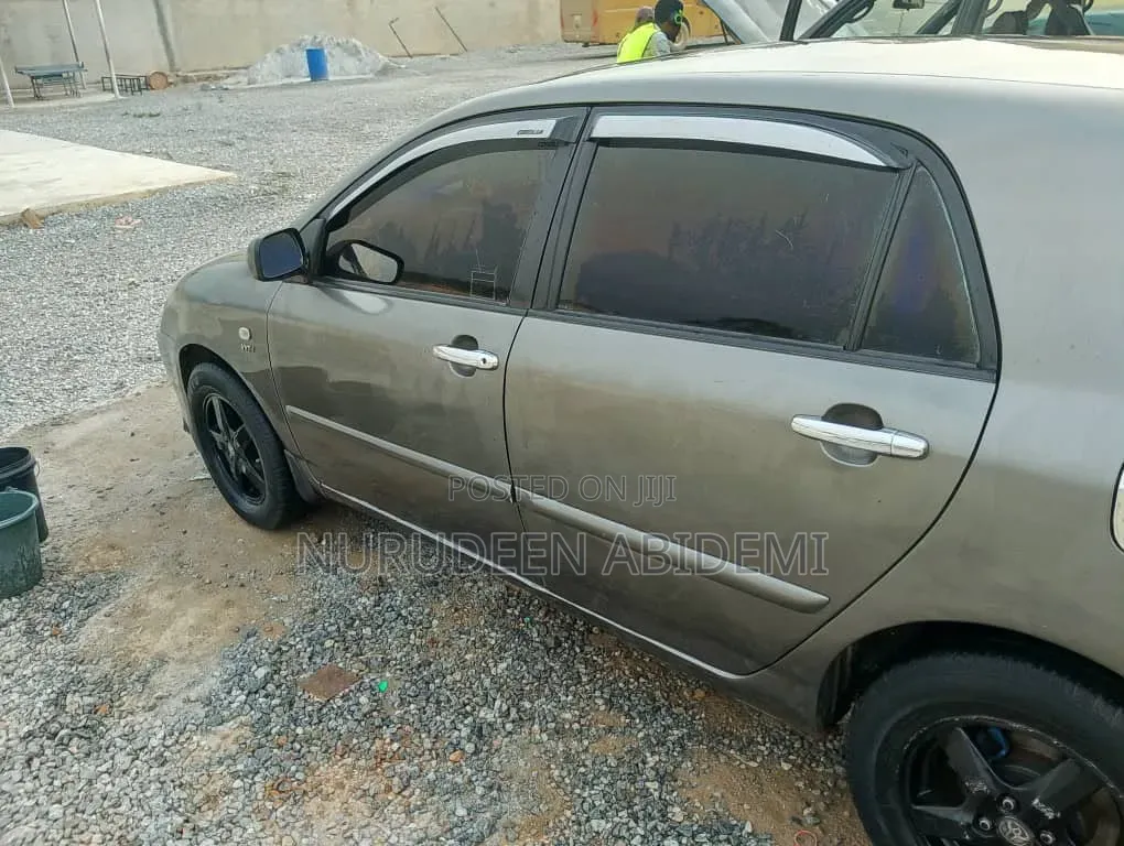 Toyota Corolla 2005 Gray