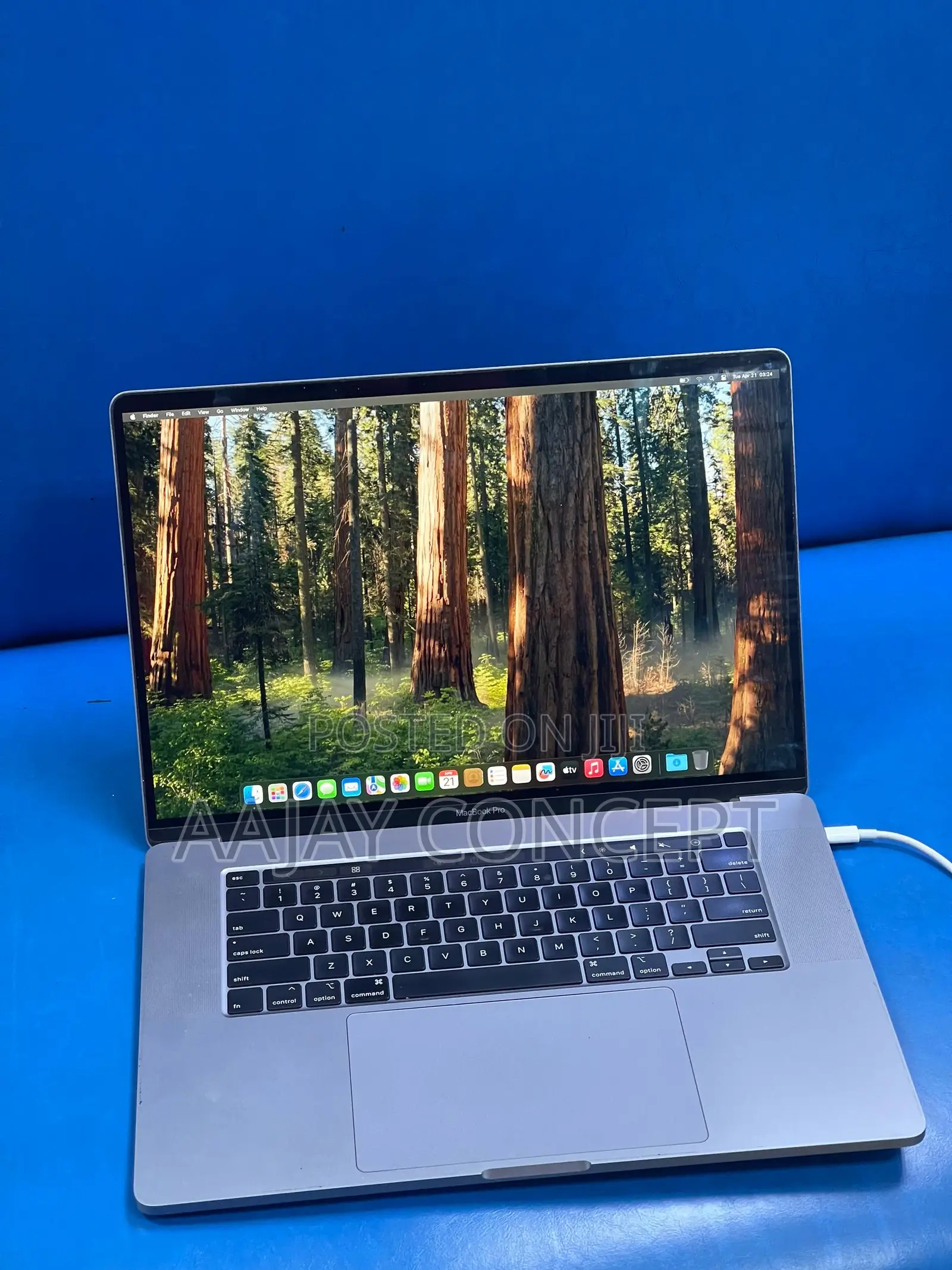New Laptop Apple MacBook Pro 2019 16GB Intel Core i7 SSD 512GB