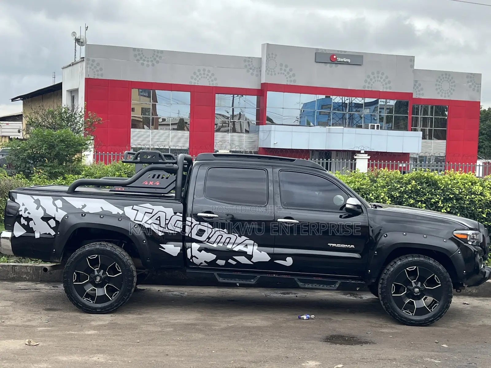 Rolling Boot Cover and TRD Spoiler for Toyota Hilux