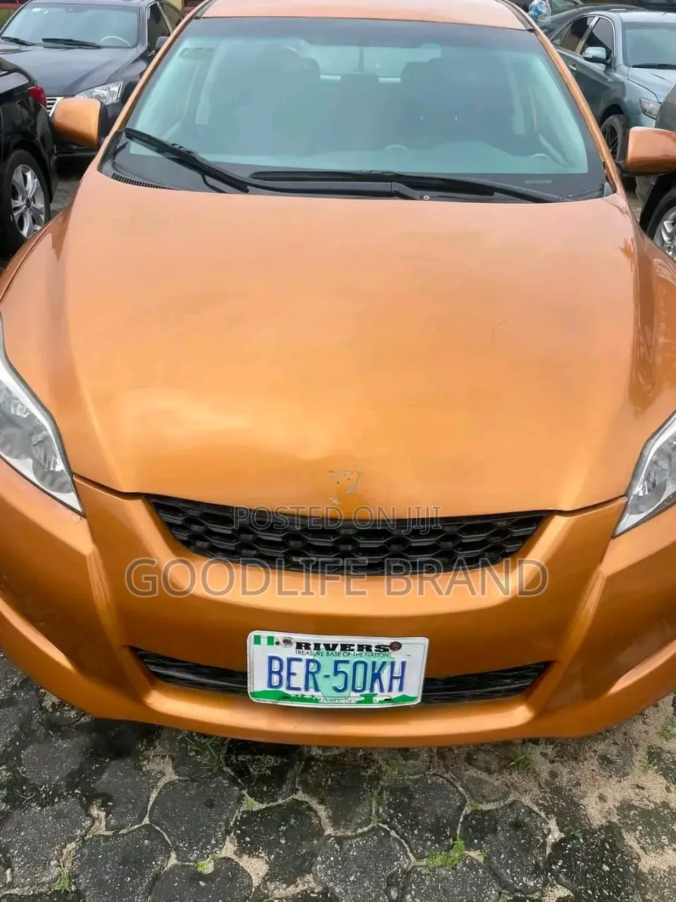 Toyota Matrix S Hatchback AWD (2.4L 4cyl 4A) 2010 Orange