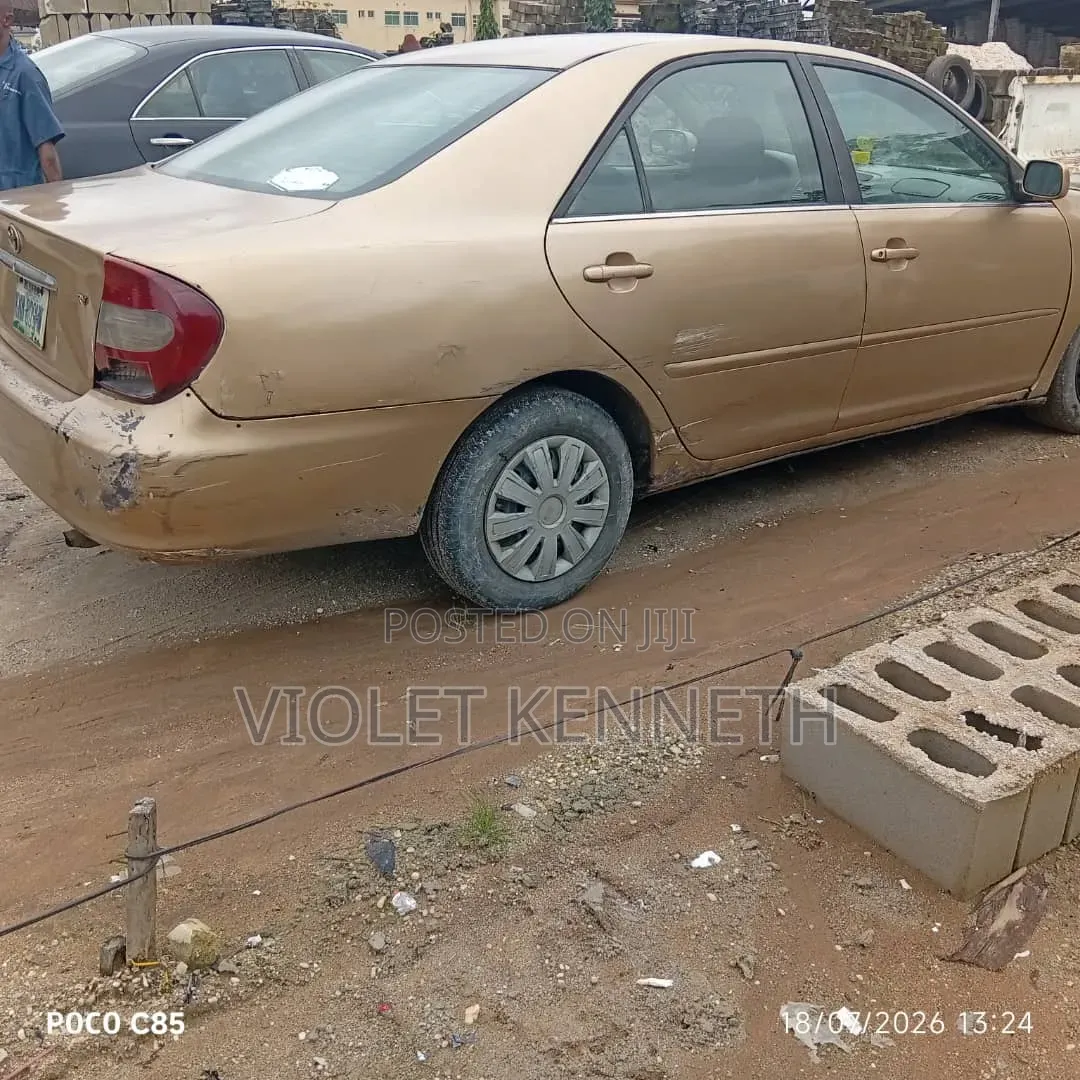 Toyota Camry 2004 Gold