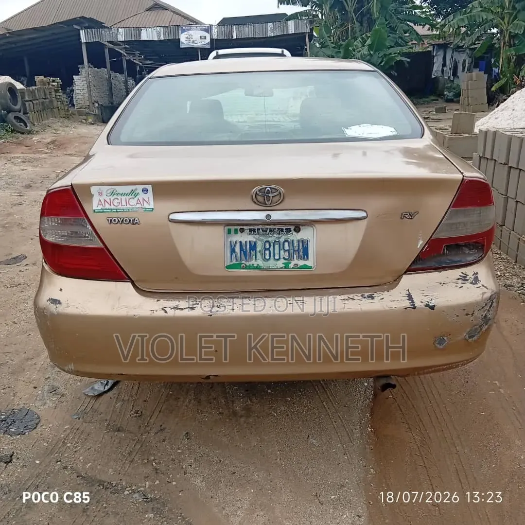 Toyota Camry 2004 Gold