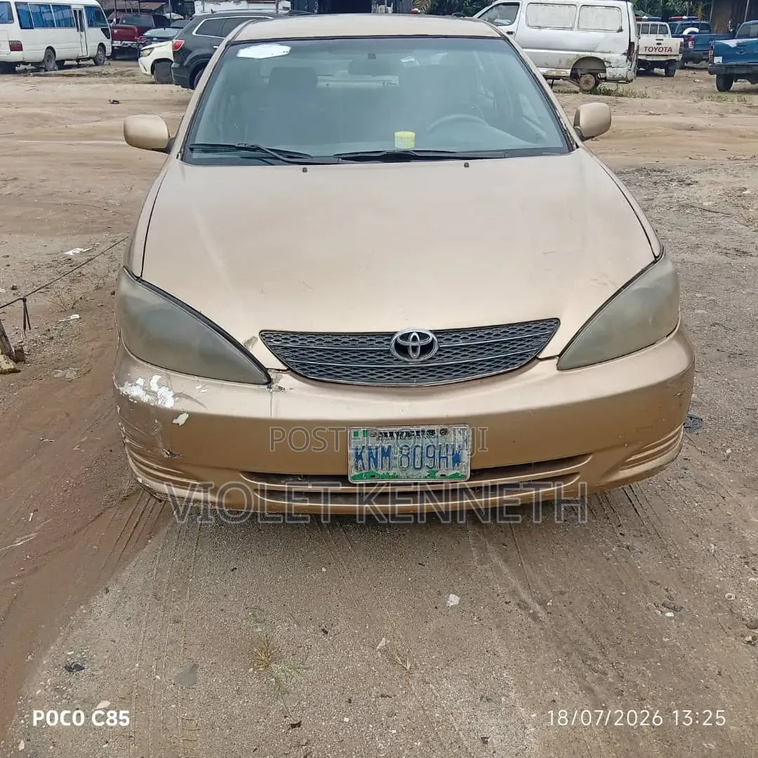 Toyota Camry 2004 Gold