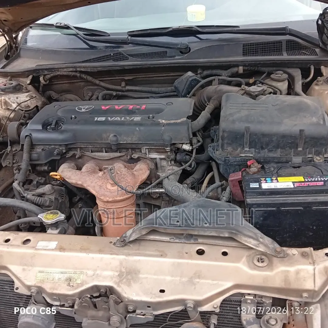 Toyota Camry 2004 Gold