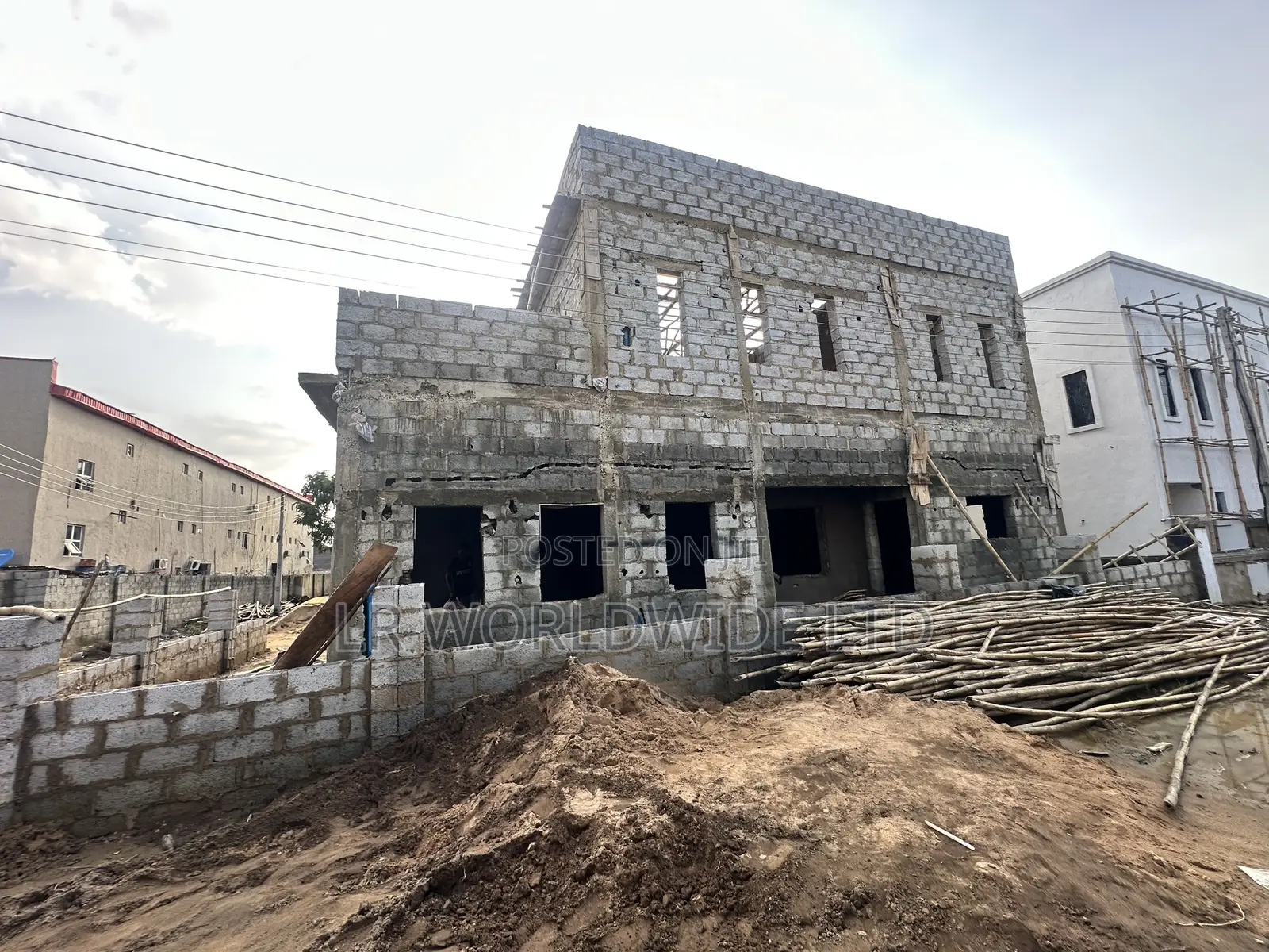 6bdrm Duplex in Lugbe District for sale