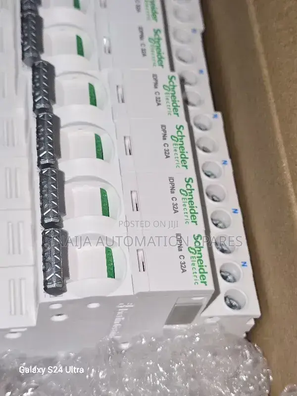 Schneider Circuit Breaker MCB Acti9 Pro 230V 1P+N 32A | A9DPNAC32