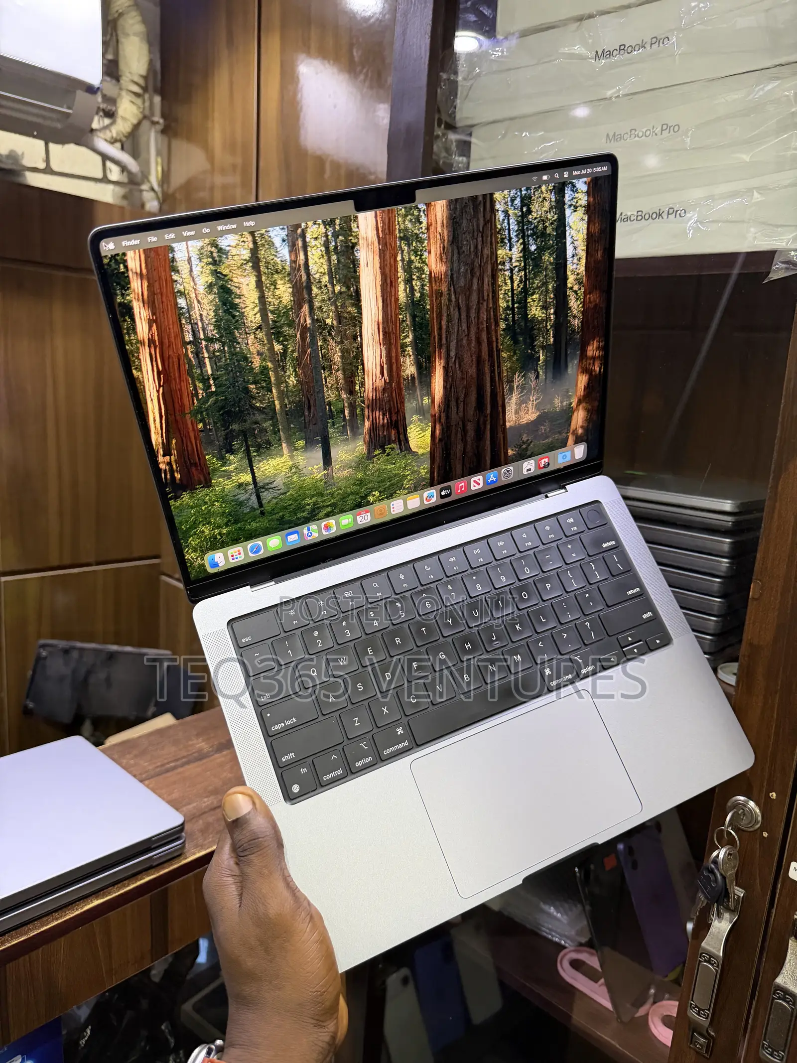Laptop Apple MacBook Pro 2021 M1 32GB Apple M1 Pro SSD 512GB