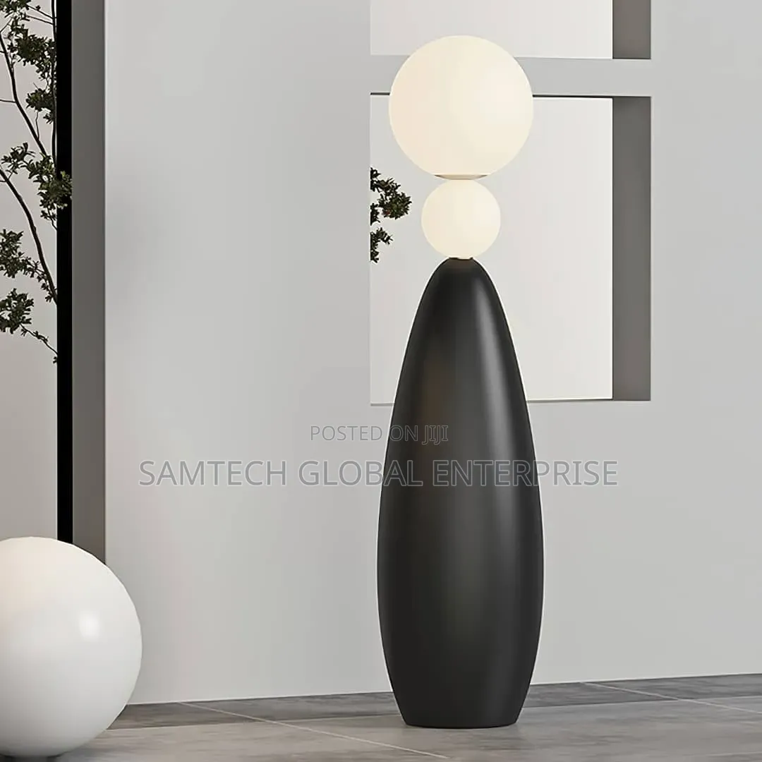 Modern Sculptural Floor Lamp – Luxury LED Statement Light