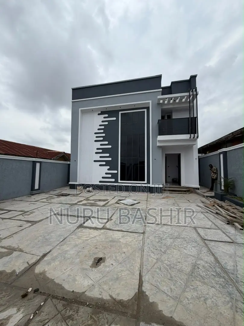 3bdrm Duplex in Apple Street, Akala Express for sale
