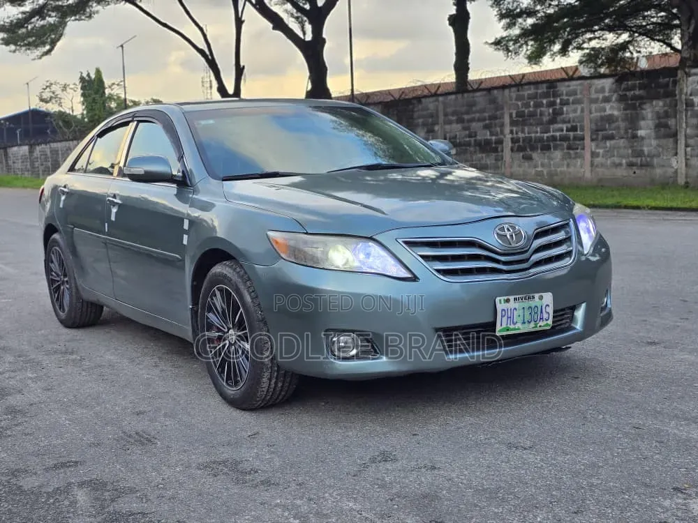 Toyota Camry XLE 4dr Sedan (2.5L 4cyl 6A) 2011 Green