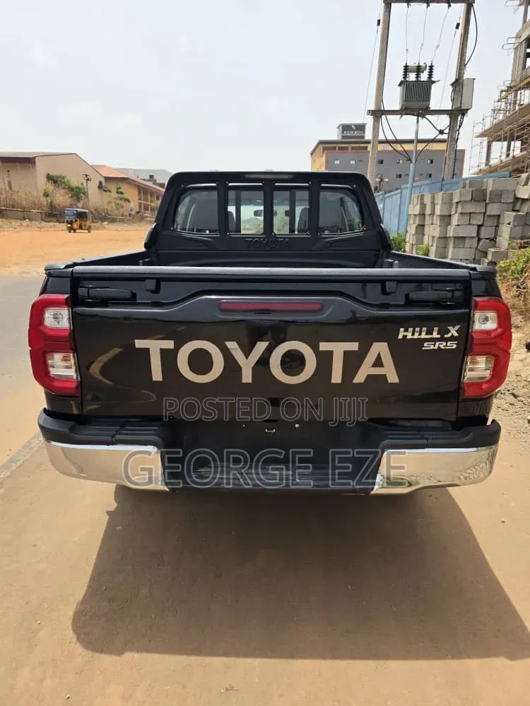 Toyota Hilux 2018 Black