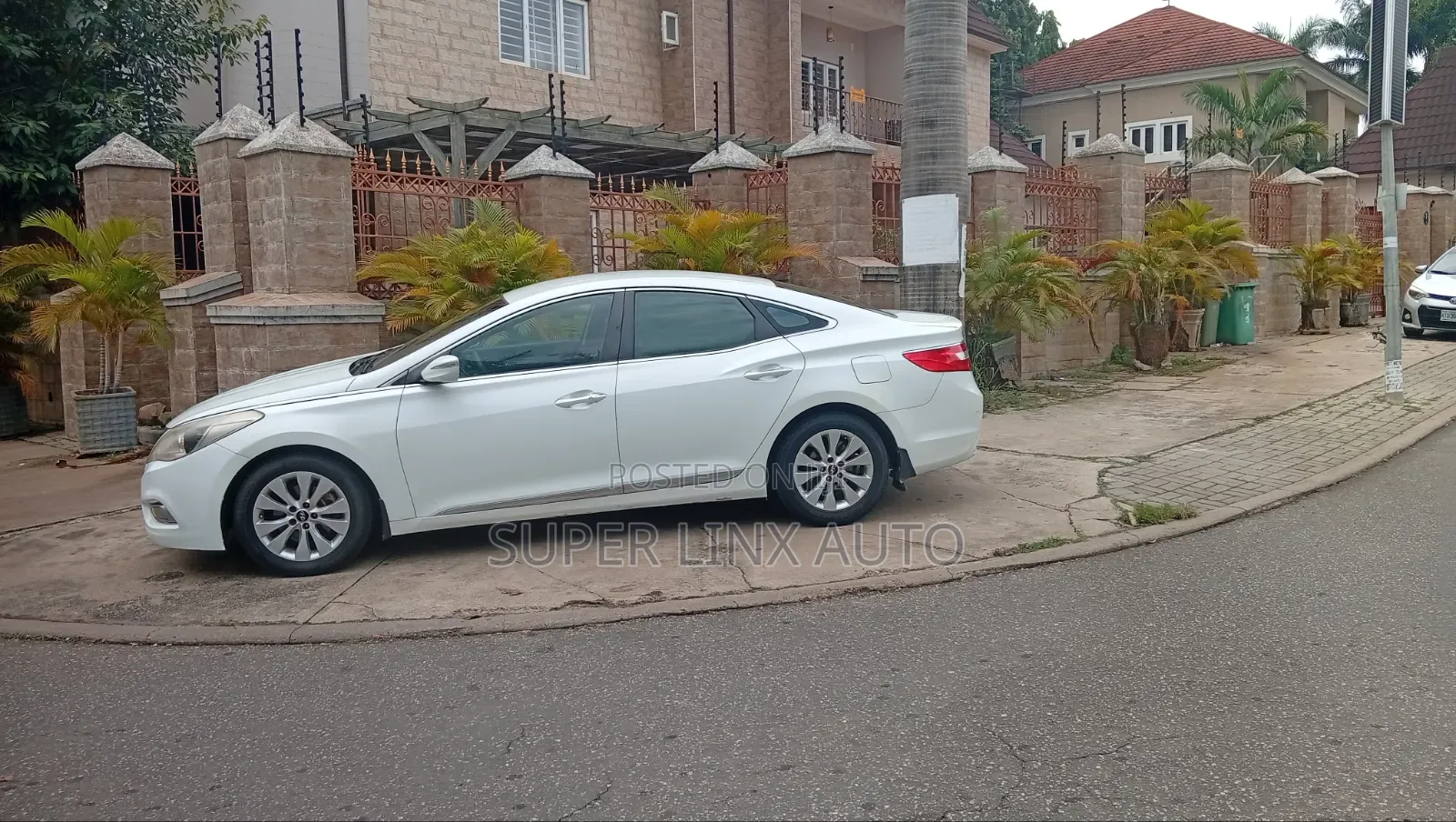 Hyundai Azera 2014 White