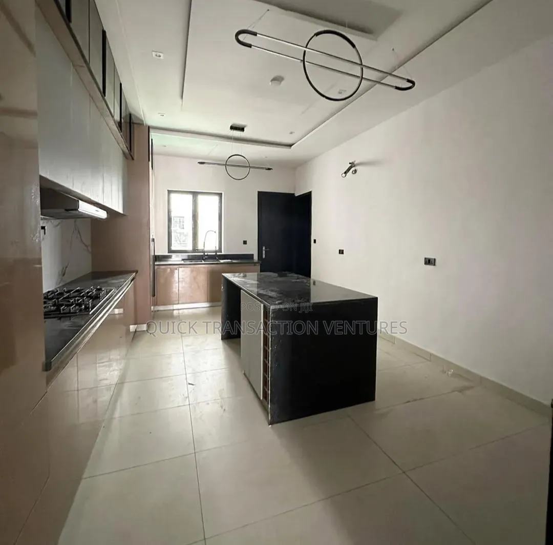 5bdrm Duplex in Cowrie Creek Estate, Ikate for sale
