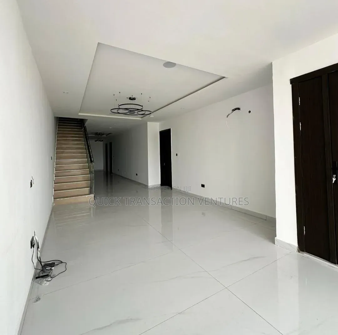 5bdrm Duplex in Cowrie Creek Estate, Ikate for sale