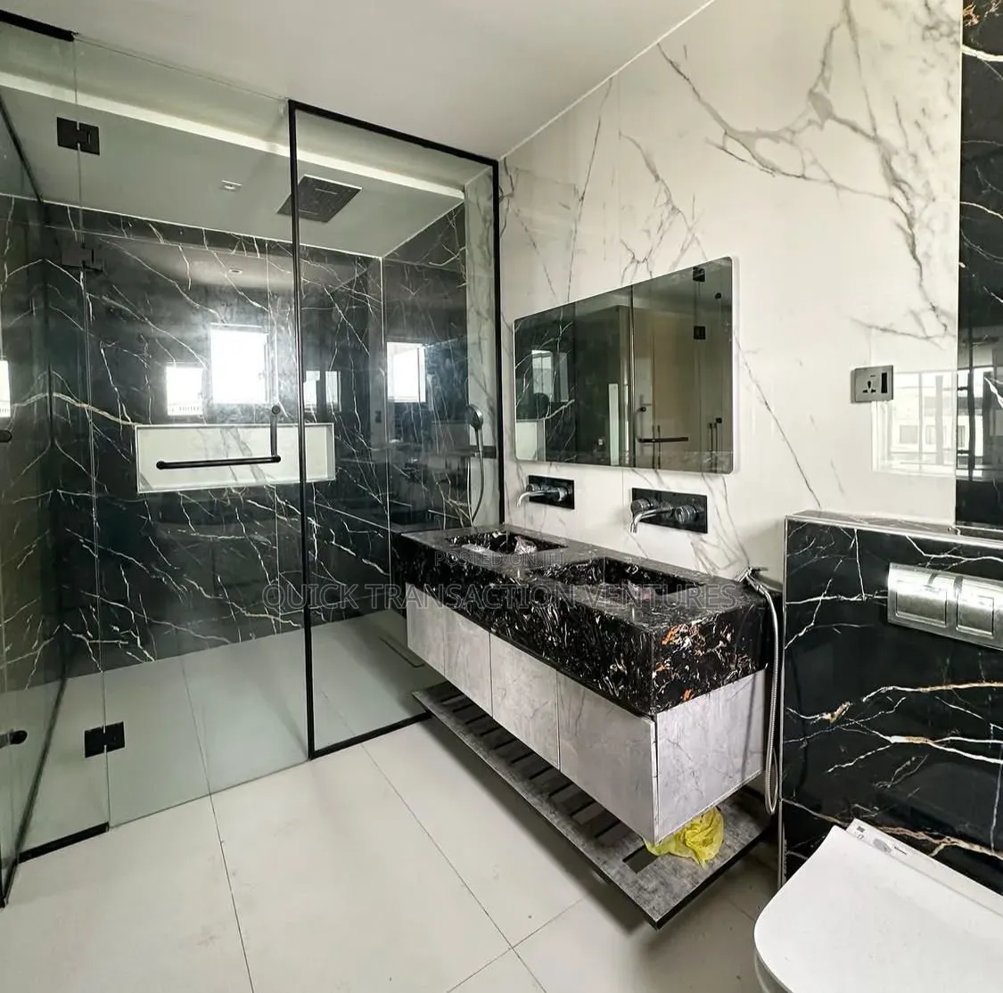 5bdrm Duplex in Cowrie Creek Estate, Ikate for sale