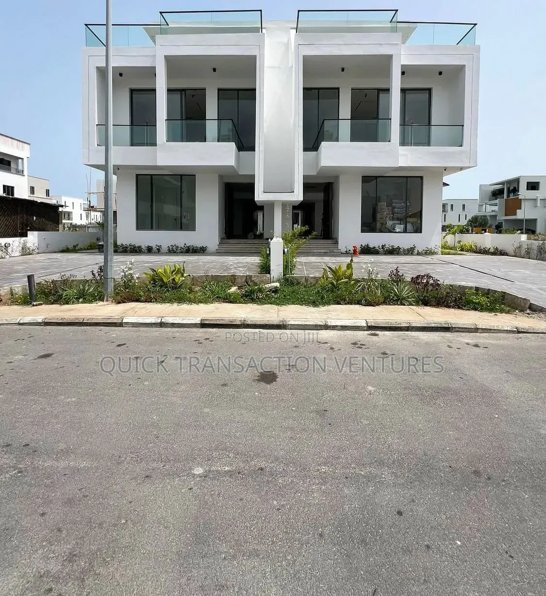 5bdrm Duplex in Cowrie Creek Estate, Ikate for sale