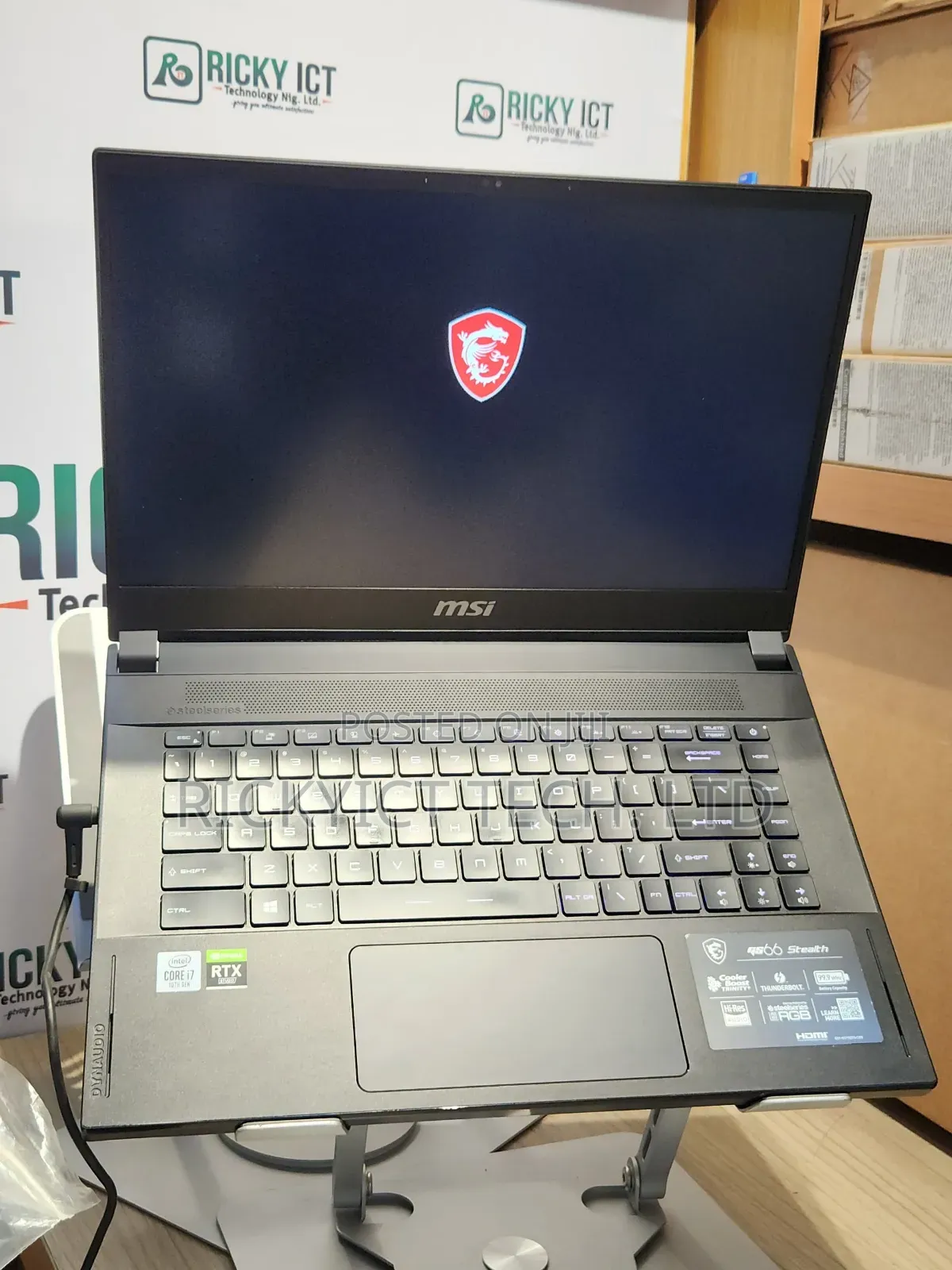Laptop MSI GS66 Stealth 10SGS 16GB Intel Core i7 SSD 512GB