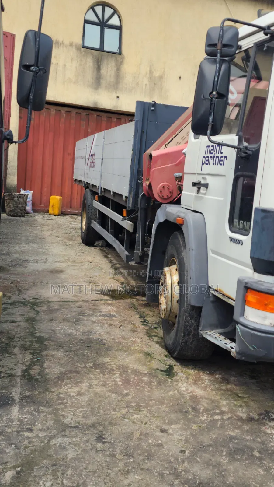 Super Clean Foreign Used Volvo FL6 Truck and Hiab 5.5tons