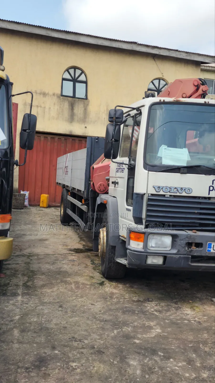 Super Clean Foreign Used Volvo FL6 Truck and Hiab 5.5tons