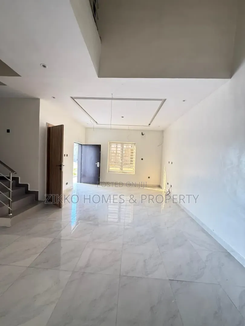 3bdrm Townhouse/Terrace in Eleko for sale
